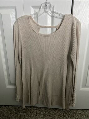 Ribbed Long-Sleeve Scoop Neck Top with Lace Trim in Light Beige